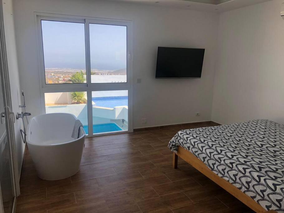 Gezellige Villa Met Prachtig Zicht En Zwembad Arona  Exteriör bild